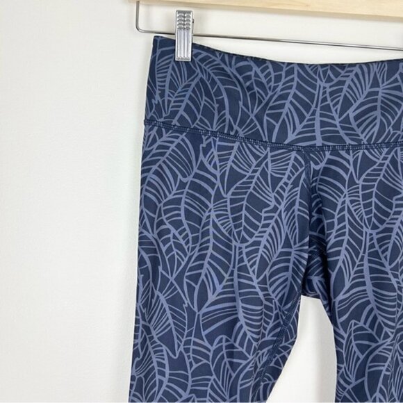 Lululemon Wunder Under crops 6 like new banana leaf pattern - Picture 4 of 5